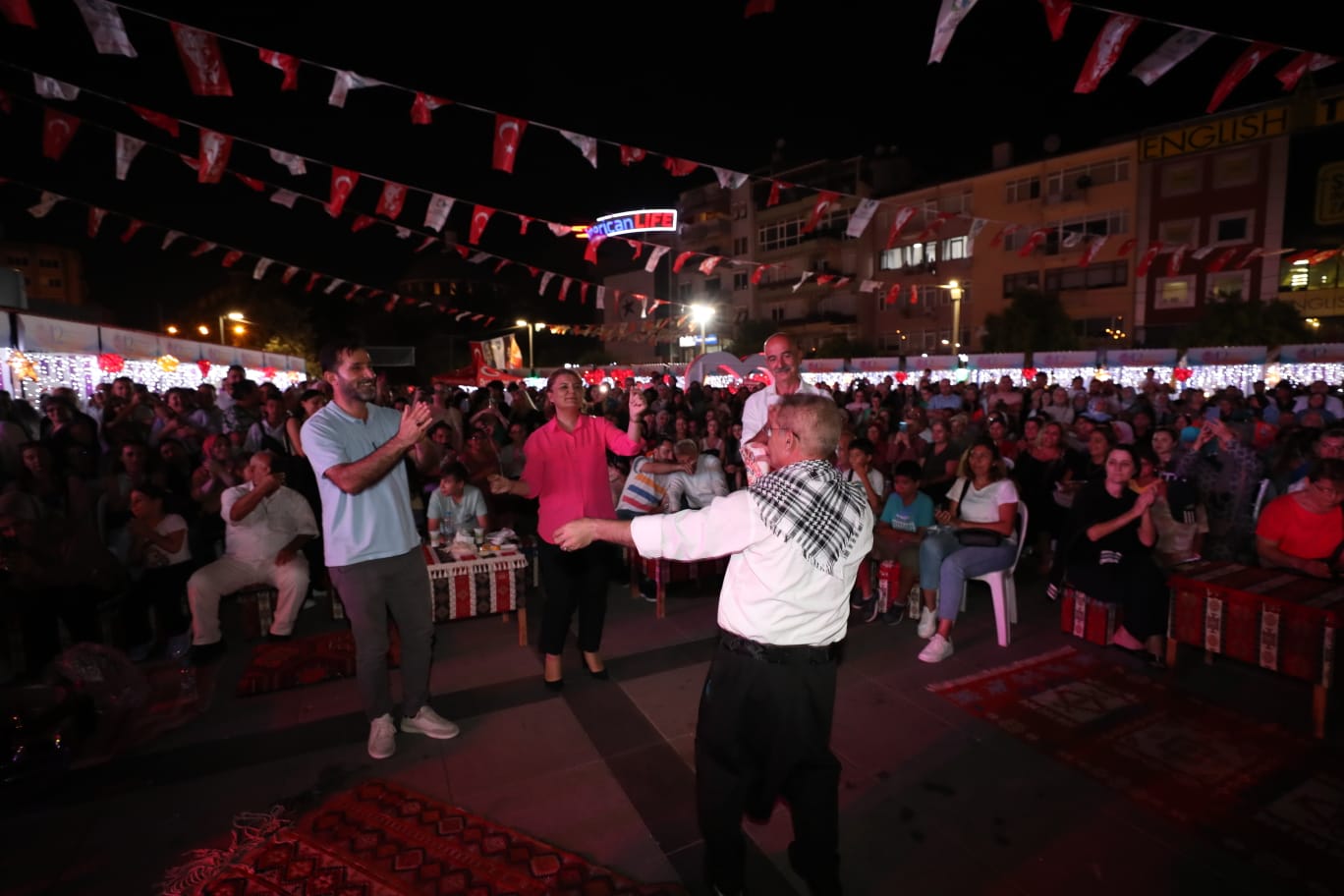 ‘En tatlı festivalde’ pişmaniye sıra gecesi beğeni topladı (3)