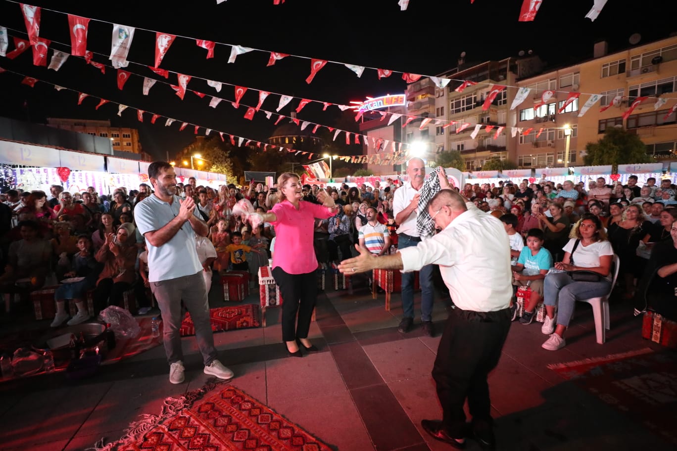 ‘En tatlı festivalde’ pişmaniye sıra gecesi beğeni topladı (5)