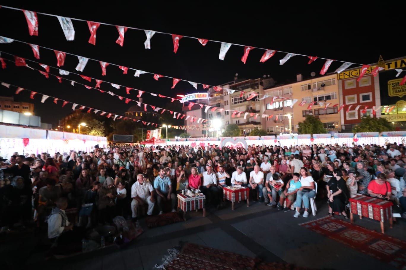 ‘En tatlı festivalde’ pişmaniye sıra gecesi beğeni topladı (6)