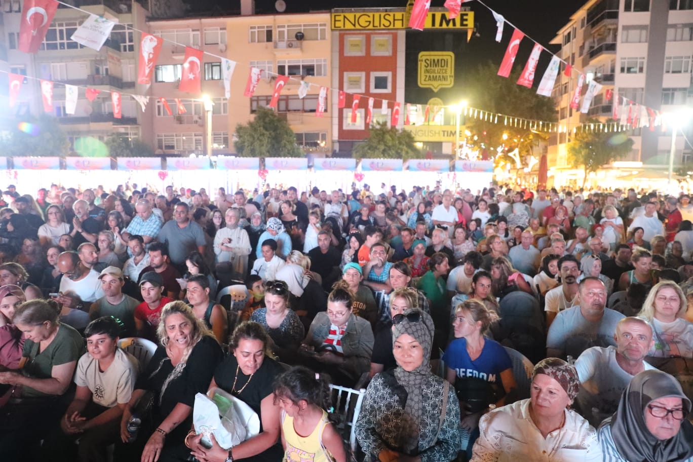 ‘En tatlı festivalde’ pişmaniye sıra gecesi beğeni topladı (8)