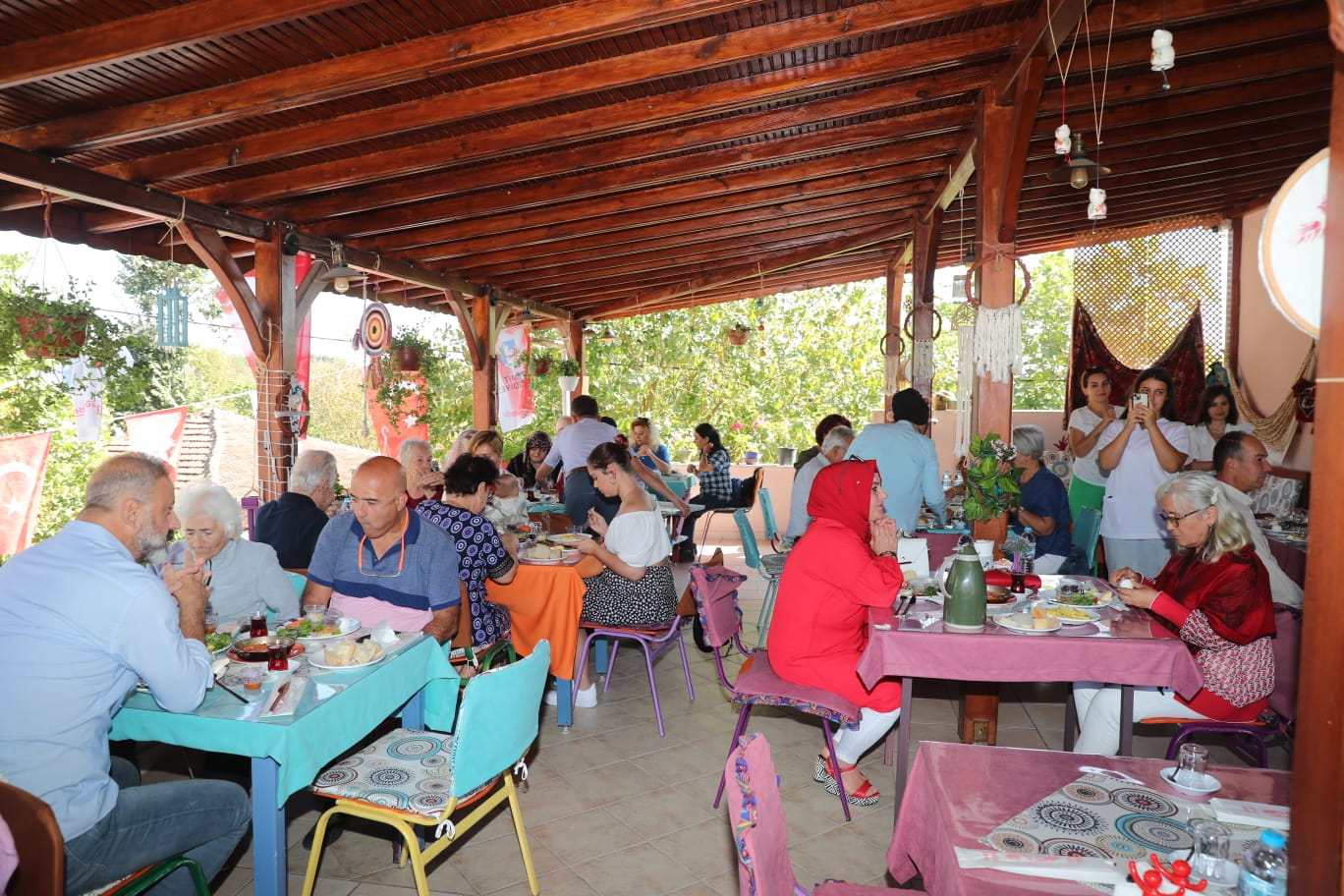 Alzheimer Yaşam Evimizde hastalık değil sevgi hüküm sürüyor (7)