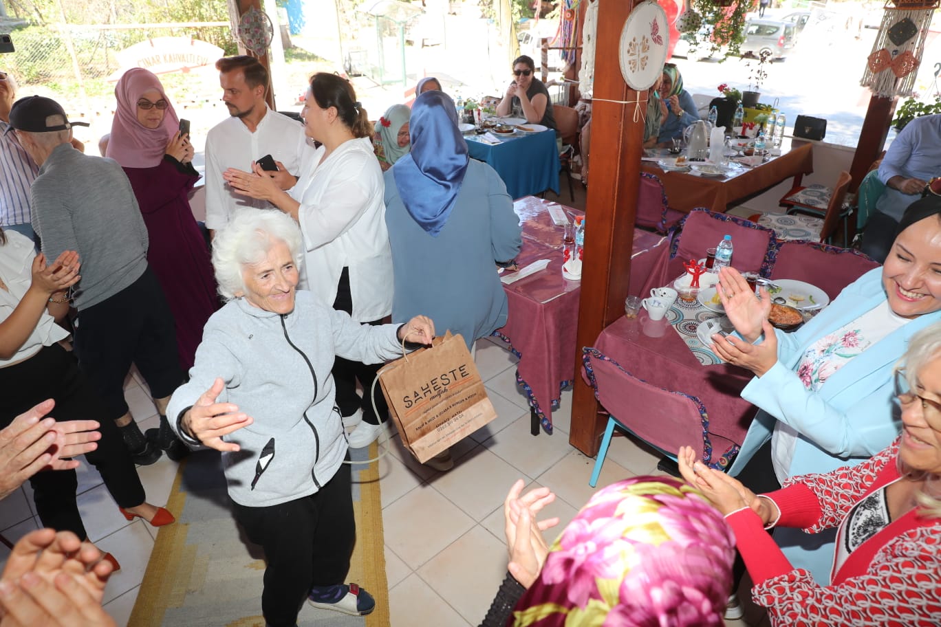 Alzheimer Yaşam Evimizde hastalık değil sevgi hüküm sürüyor (8)