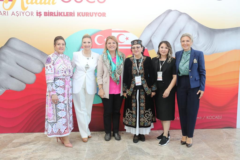 Baskan Hürriyet, KOIDER Bazaar etkinliginde is kadinlariyla bir araya geldi (7)