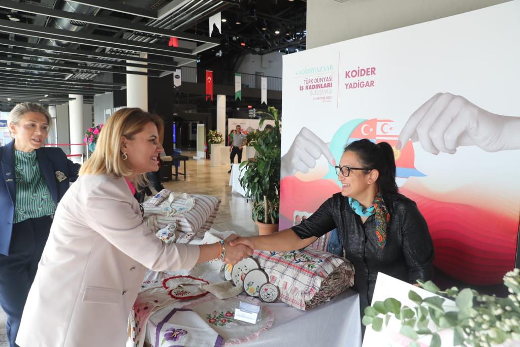 Baskan Hürriyet, KOIDER Bazaar etkinliginde is kadinlariyla bir araya geldi (9)