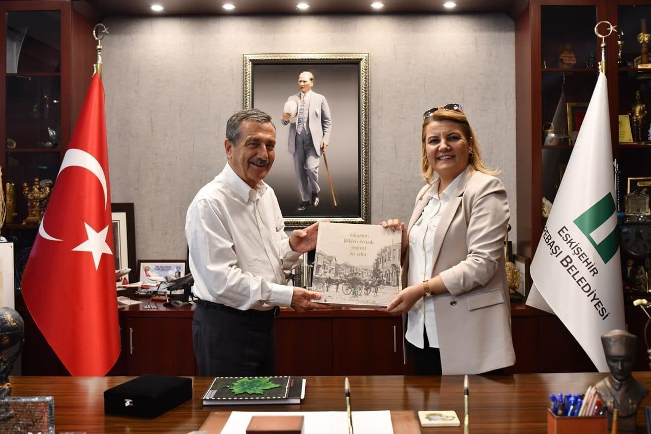 Baskan Hürriyet, Tepebasi Belediye Baskani Ahmet Ataç'i ziyaret etti (3)