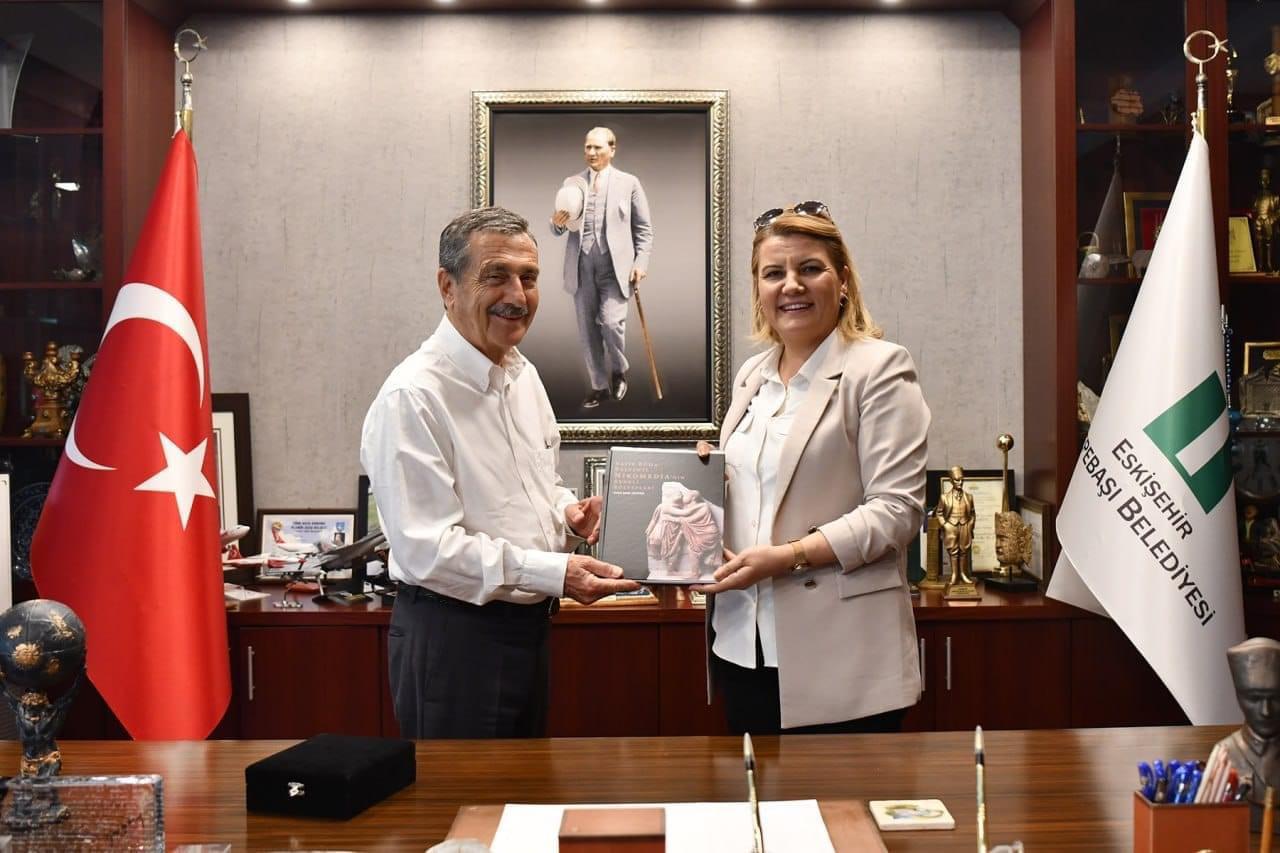 Baskan Hürriyet, Tepebasi Belediye Baskani Ahmet Ataç'i ziyaret etti (4)