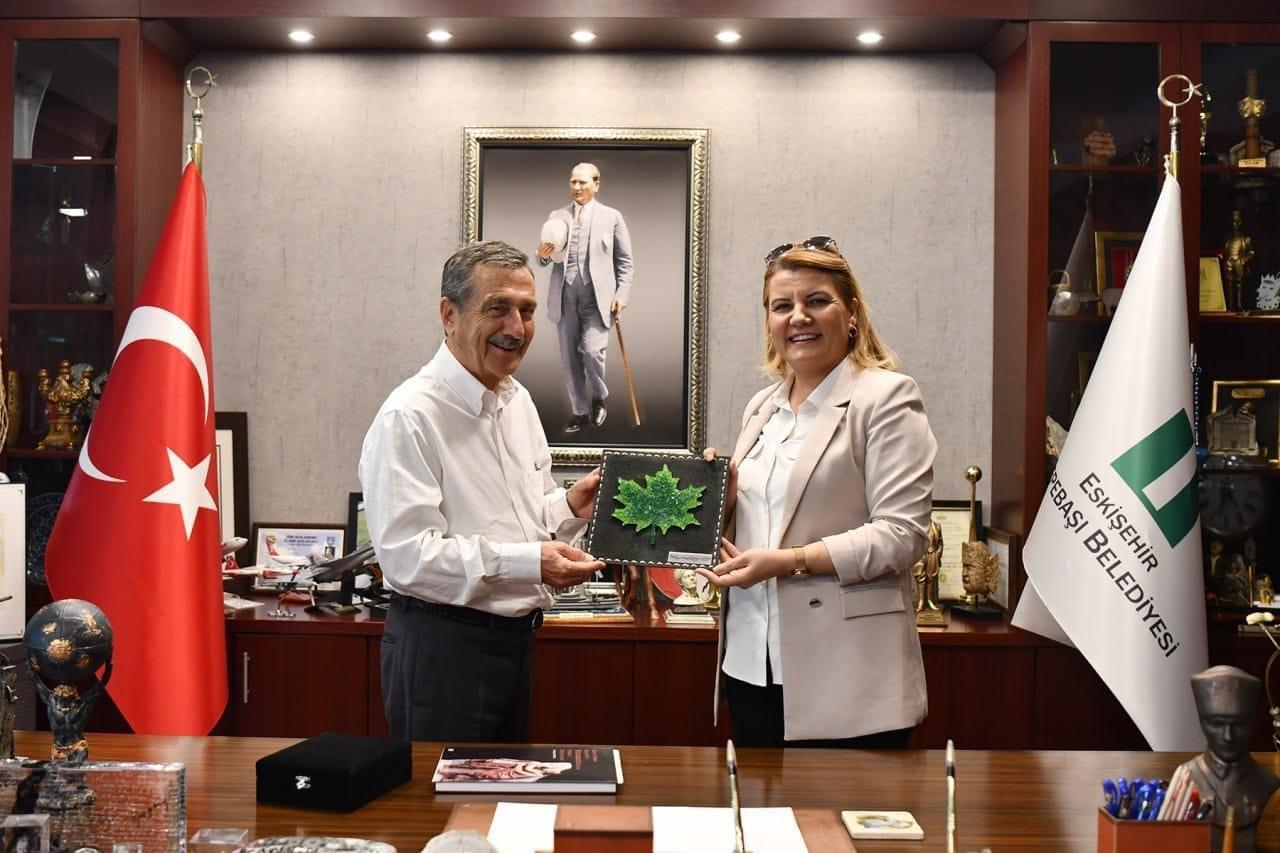 Baskan Hürriyet, Tepebasi Belediye Baskani Ahmet Ataç'i ziyaret etti (5)