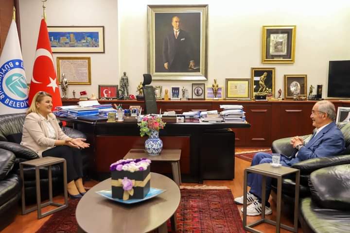 Baskan Hürriyet Yilmaz Büyükersen'e Altin Pismaniye ödülünü takdim etti (5)