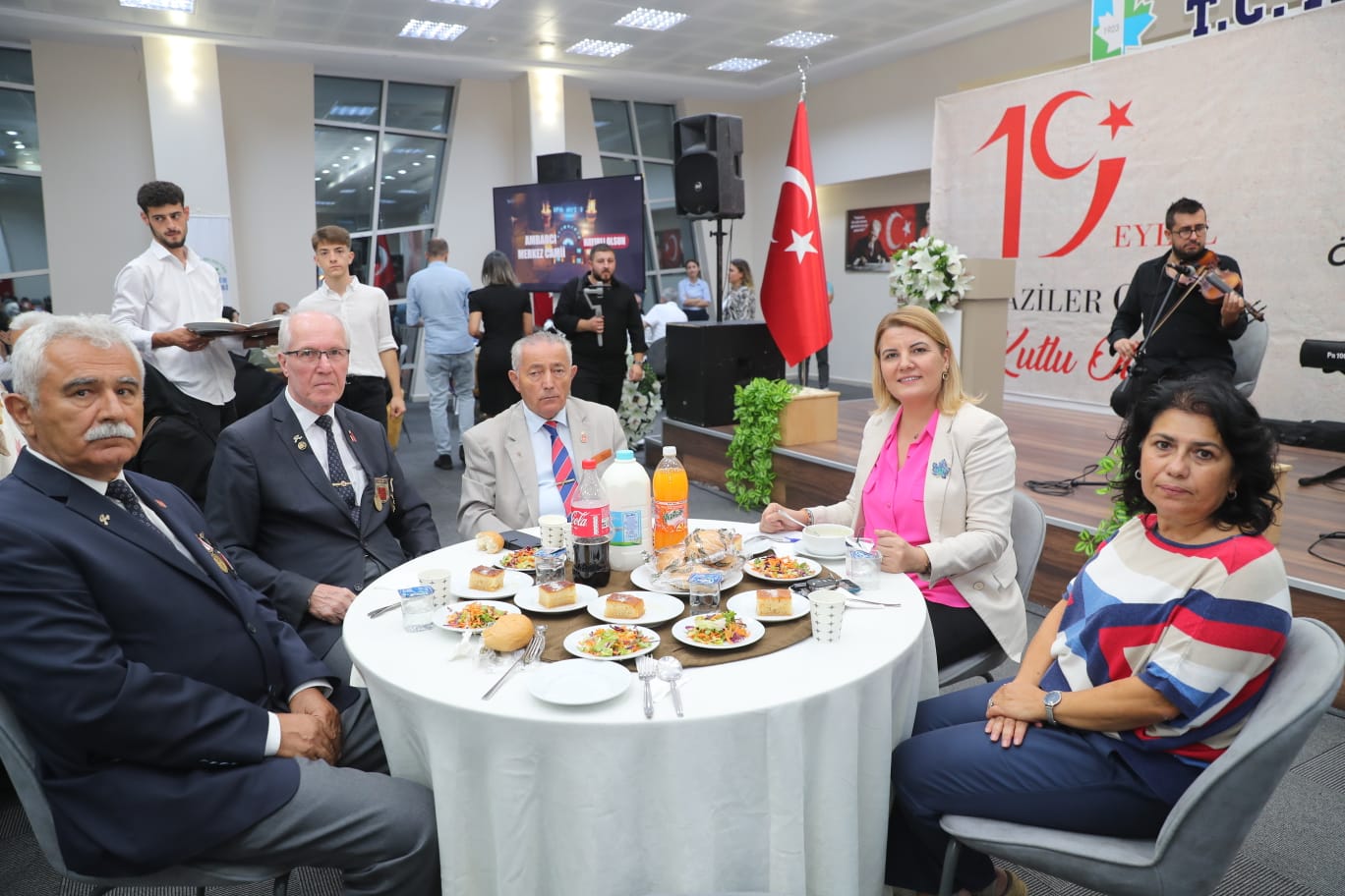 Başkan Hürriyet, kahraman gazilerimiz ve aileleriyle bir araya geldi (11)