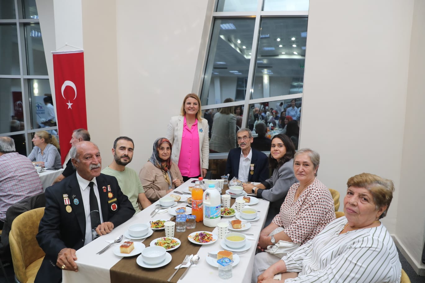 Başkan Hürriyet, kahraman gazilerimiz ve aileleriyle bir araya geldi (13)