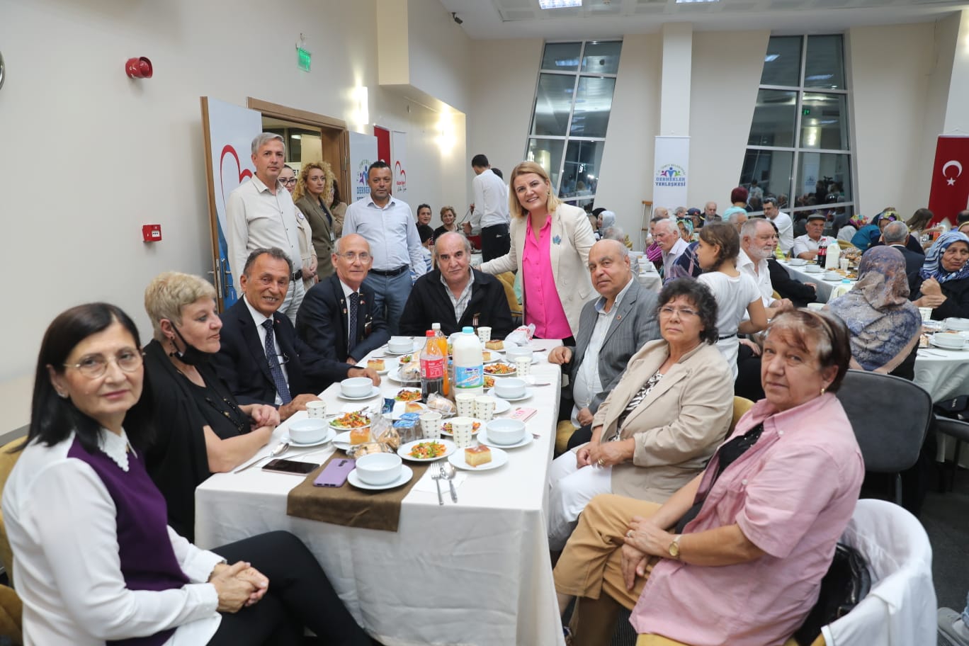 Başkan Hürriyet, kahraman gazilerimiz ve aileleriyle bir araya geldi (14)