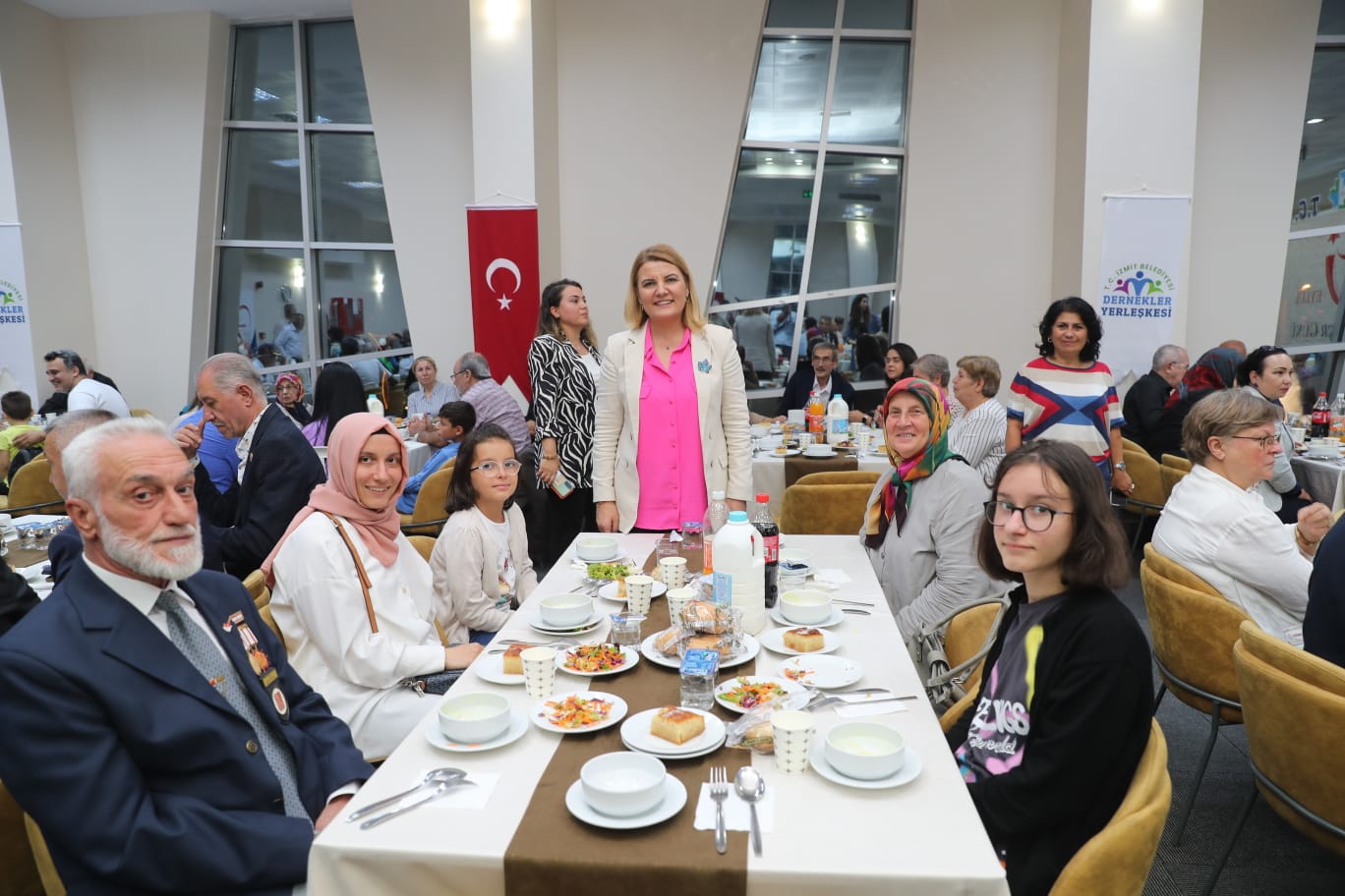 Başkan Hürriyet, kahraman gazilerimiz ve aileleriyle bir araya geldi (17)