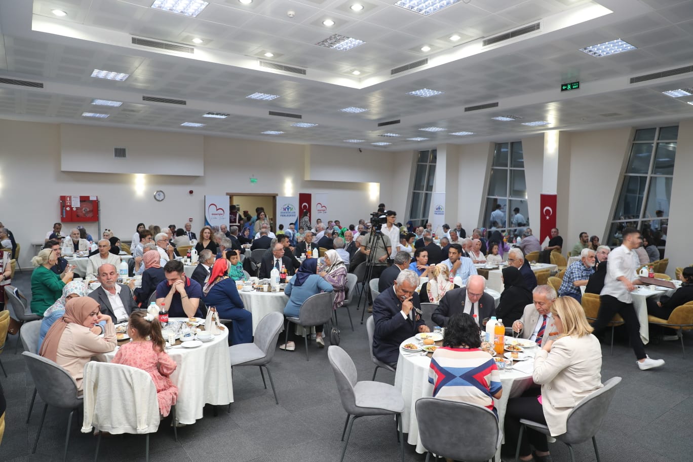Başkan Hürriyet, kahraman gazilerimiz ve aileleriyle bir araya geldi (18)