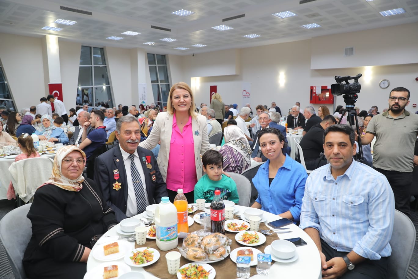 Başkan Hürriyet, kahraman gazilerimiz ve aileleriyle bir araya geldi (19)
