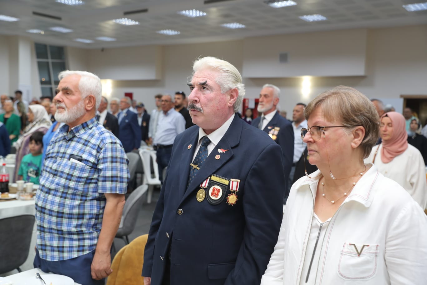 Başkan Hürriyet, kahraman gazilerimiz ve aileleriyle bir araya geldi (2)