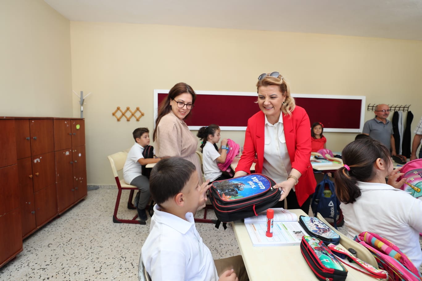 Başkan Hürriyet, köy okullarına eğitim desteğini sürdürüyor (13) Başkan Hürriyet, köy okullarına eğitim desteğini sürdürüyor (13)