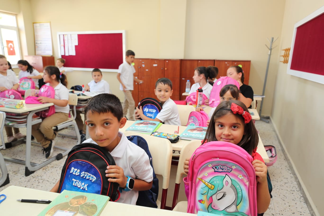 Başkan Hürriyet, köy okullarına eğitim desteğini sürdürüyor (14) Başkan Hürriyet, köy okullarına eğitim desteğini sürdürüyor (14)