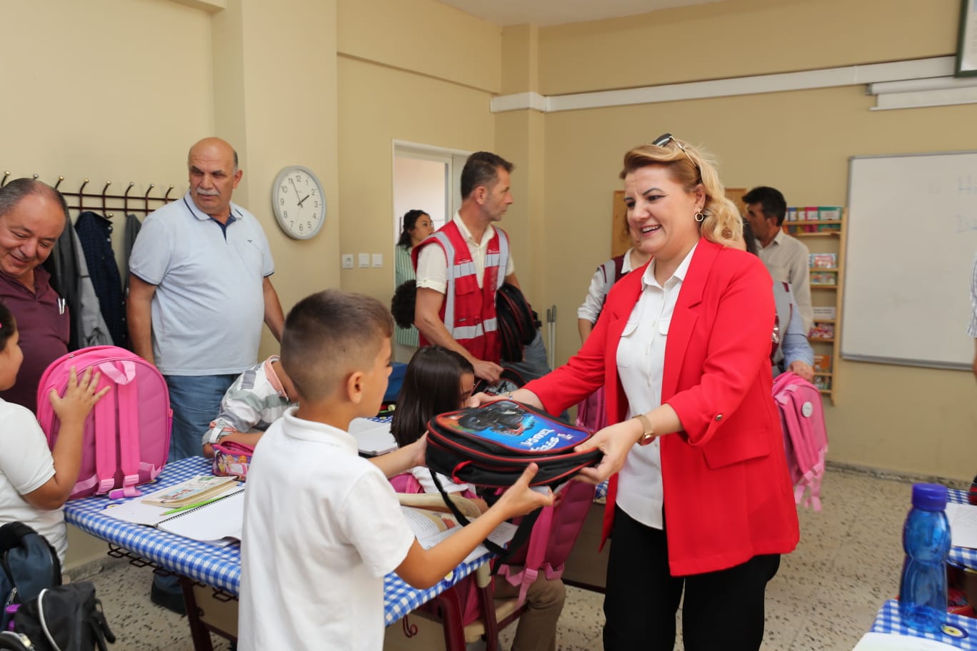 Başkan Hürriyet, köy okullarına eğitim desteğini sürdürüyor (15) Başkan Hürriyet, köy okullarına eğitim desteğini sürdürüyor (15)
