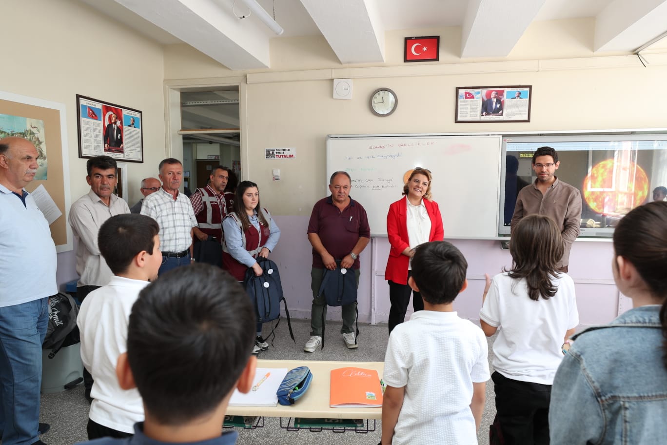 Başkan Hürriyet, köy okullarına eğitim desteğini sürdürüyor (5) Başkan Hürriyet, köy okullarına eğitim desteğini sürdürüyor (5)