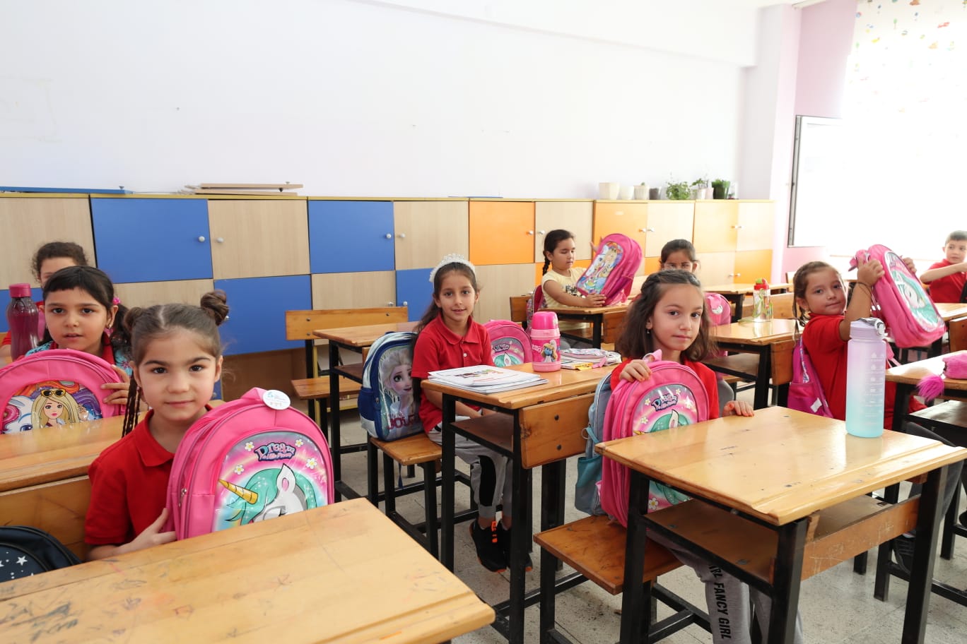 Başkan Hürriyet, öğrencileri hediyelerle sevindirdi (6) Başkan Hürriyet, öğrencileri hediyelerle sevindirdi (6)