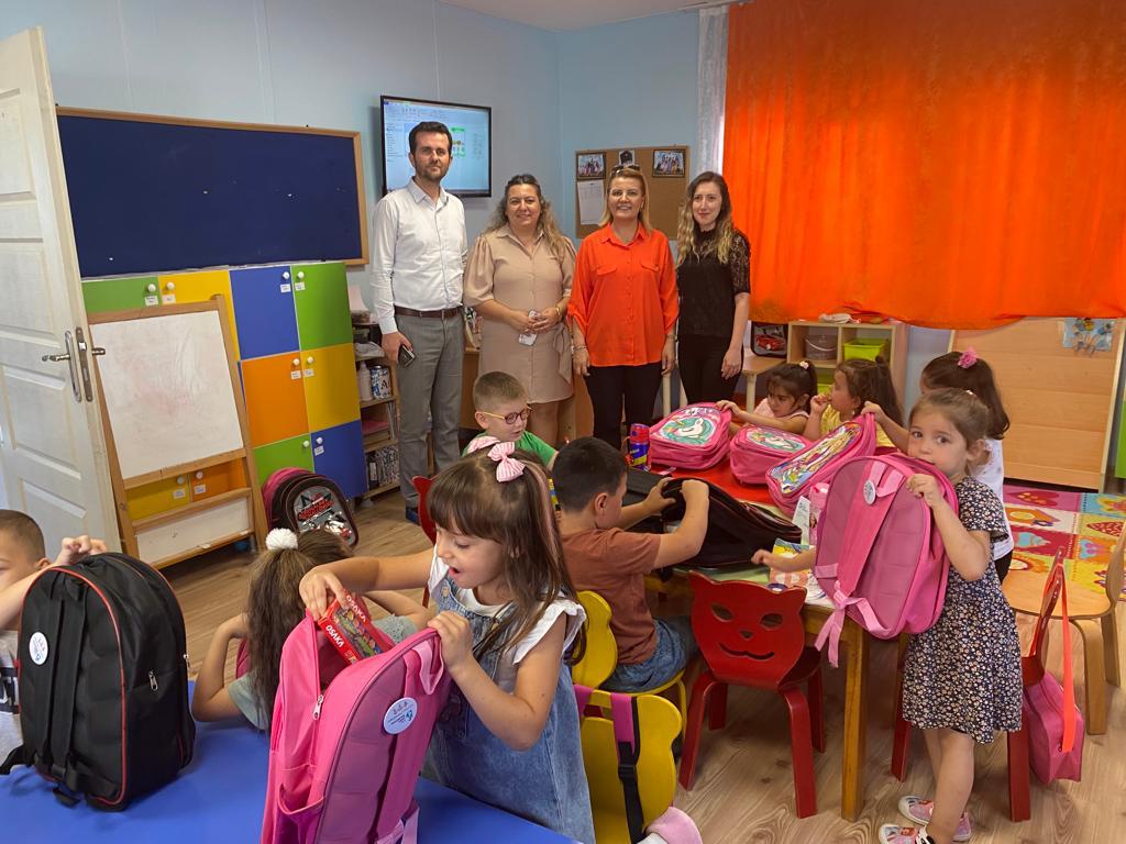 Baskan Hürriyet, ögrencilerin yüzlerinde gülümseme olmaya devam ediyor (2)