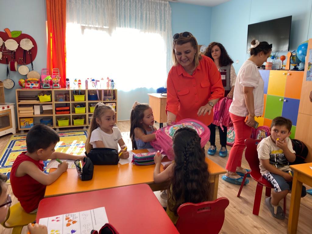 Baskan Hürriyet, ögrencilerin yüzlerinde gülümseme olmaya devam ediyor (4)