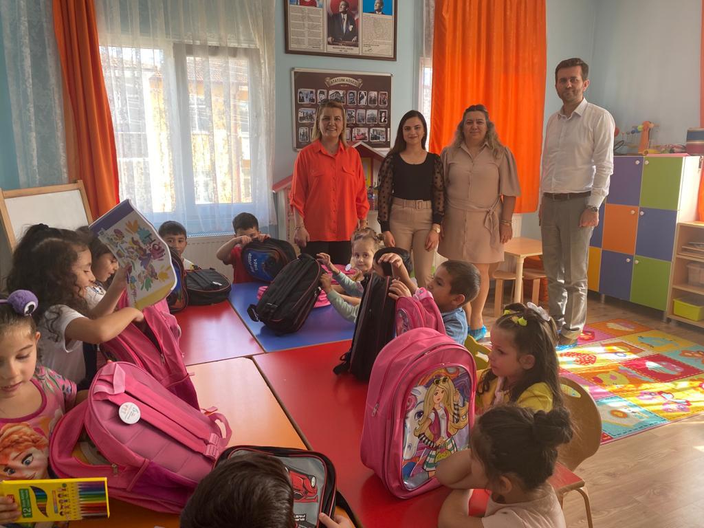 Baskan Hürriyet, ögrencilerin yüzlerinde gülümseme olmaya devam ediyor (6)