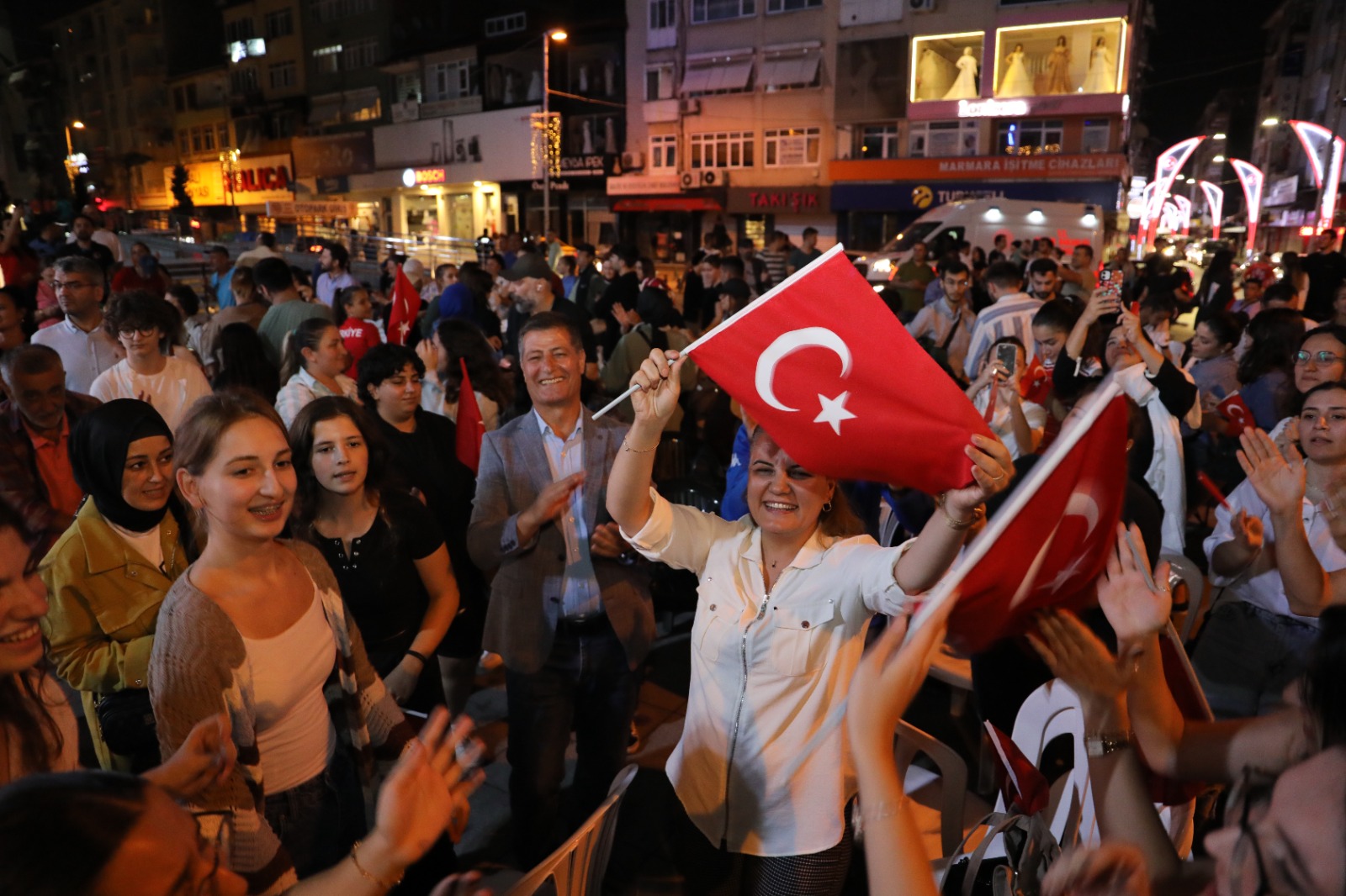 Filenin Sultanlarının Avrupa Şampiyonluğu İzmit’te coşkuyla kutlandı (1)