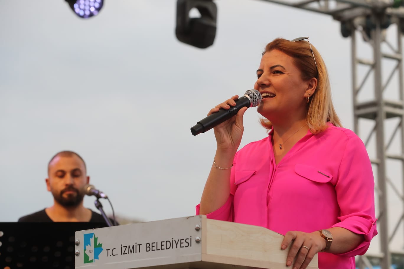 Izmit Belediye Baskani Fatma Kaplan Hürriyet (1)