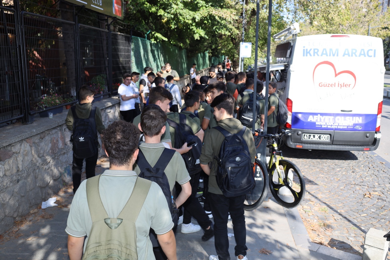 İzmit Belediyesi Aşevi ürünleri öğrencilerden büyük ilgi görüyor (2)