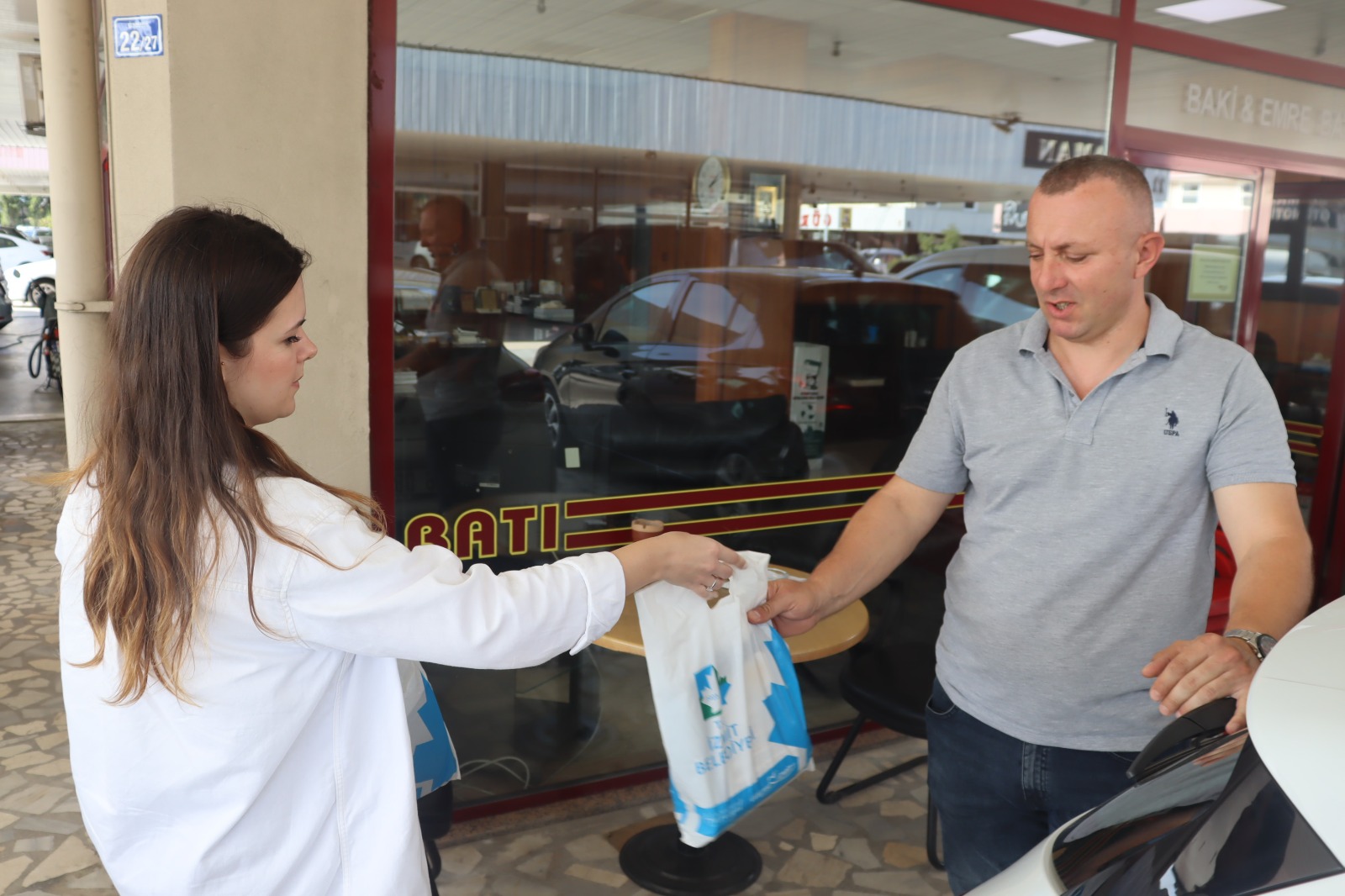 İzmit Belediyesi, Galericiler Sitesi esnafını ziyaret etti (5)