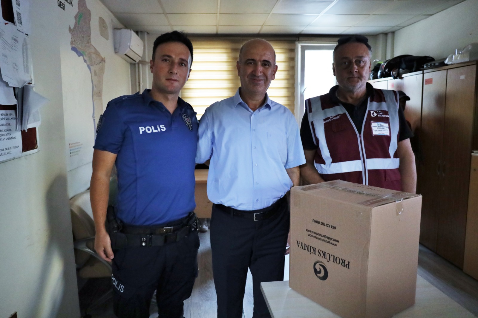 İzmit Belediyesi, Mevlid Kandilinde kentin dört bir yanında helva dağıttı (3)
