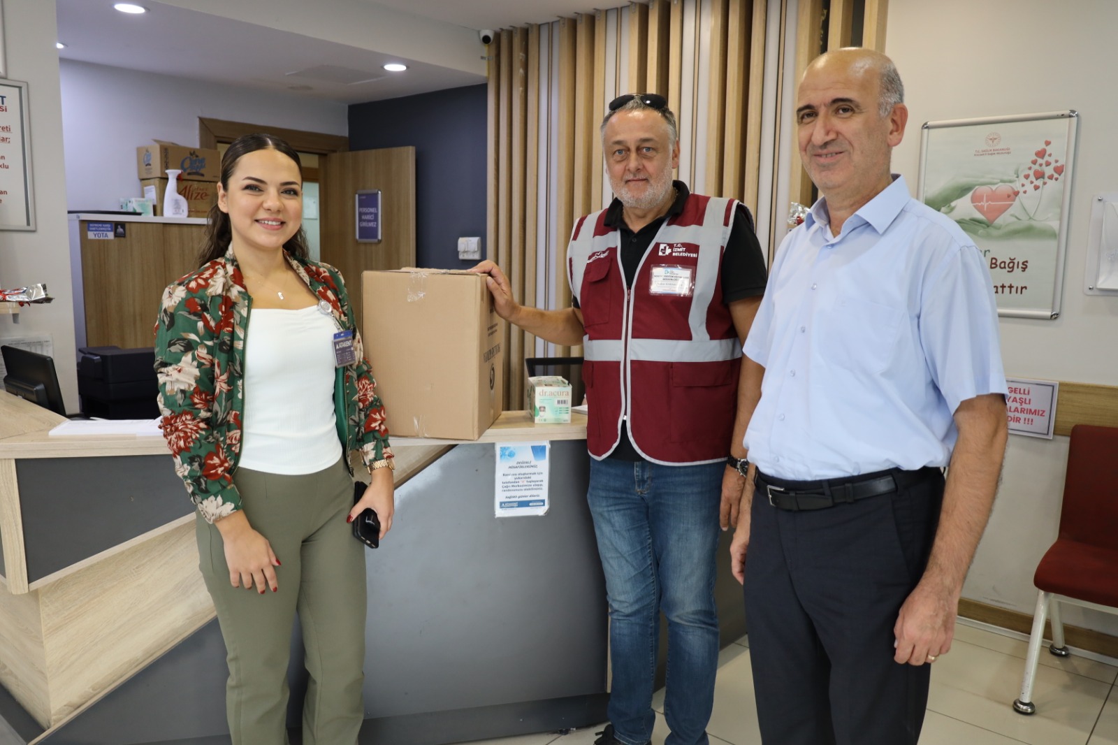 İzmit Belediyesi, Mevlid Kandilinde kentin dört bir yanında helva dağıttı (6)