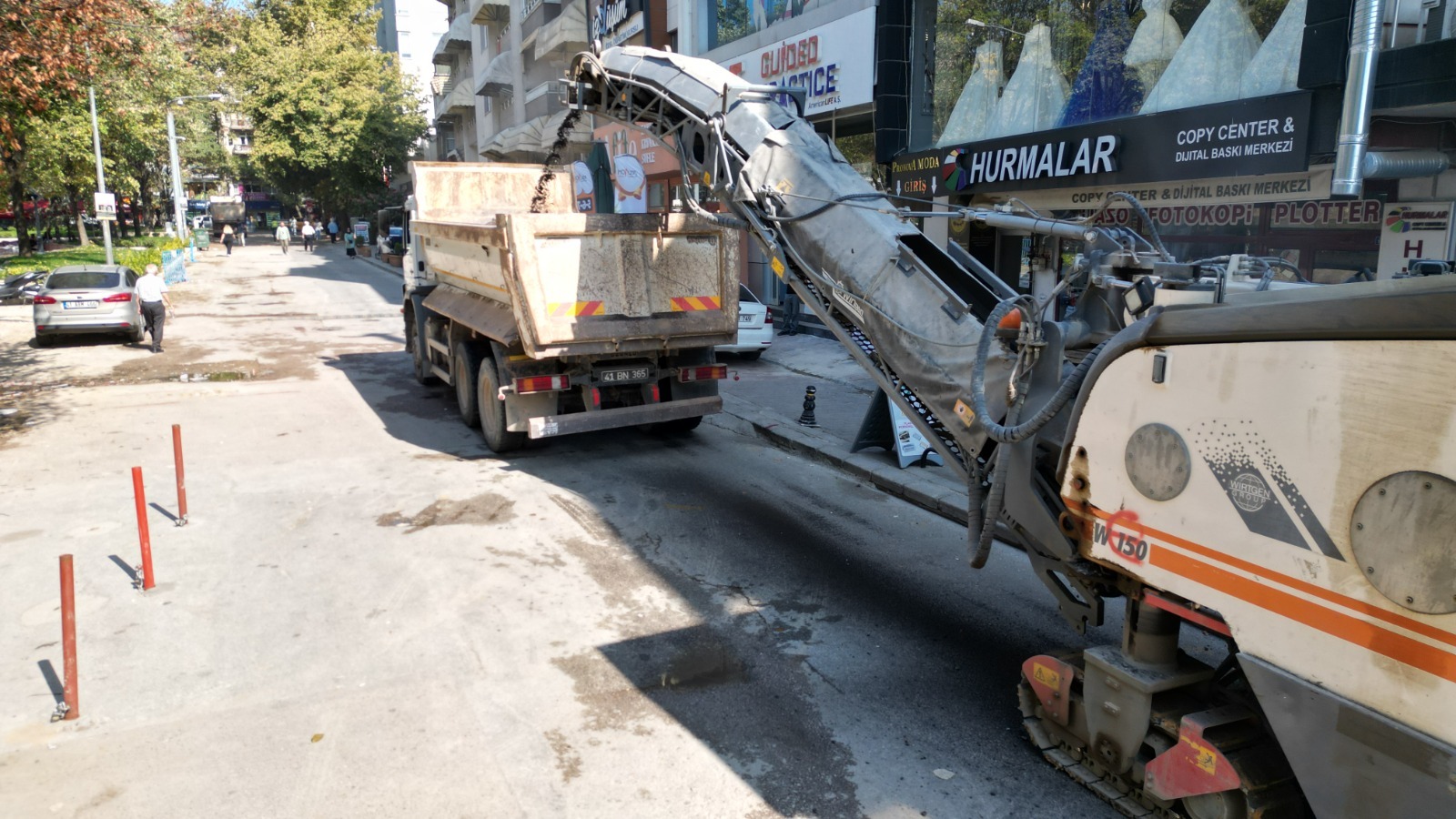İzmit Belediyesi Mimar Sinan Sokak’ta yenileme çalışmalarına başladı (3)