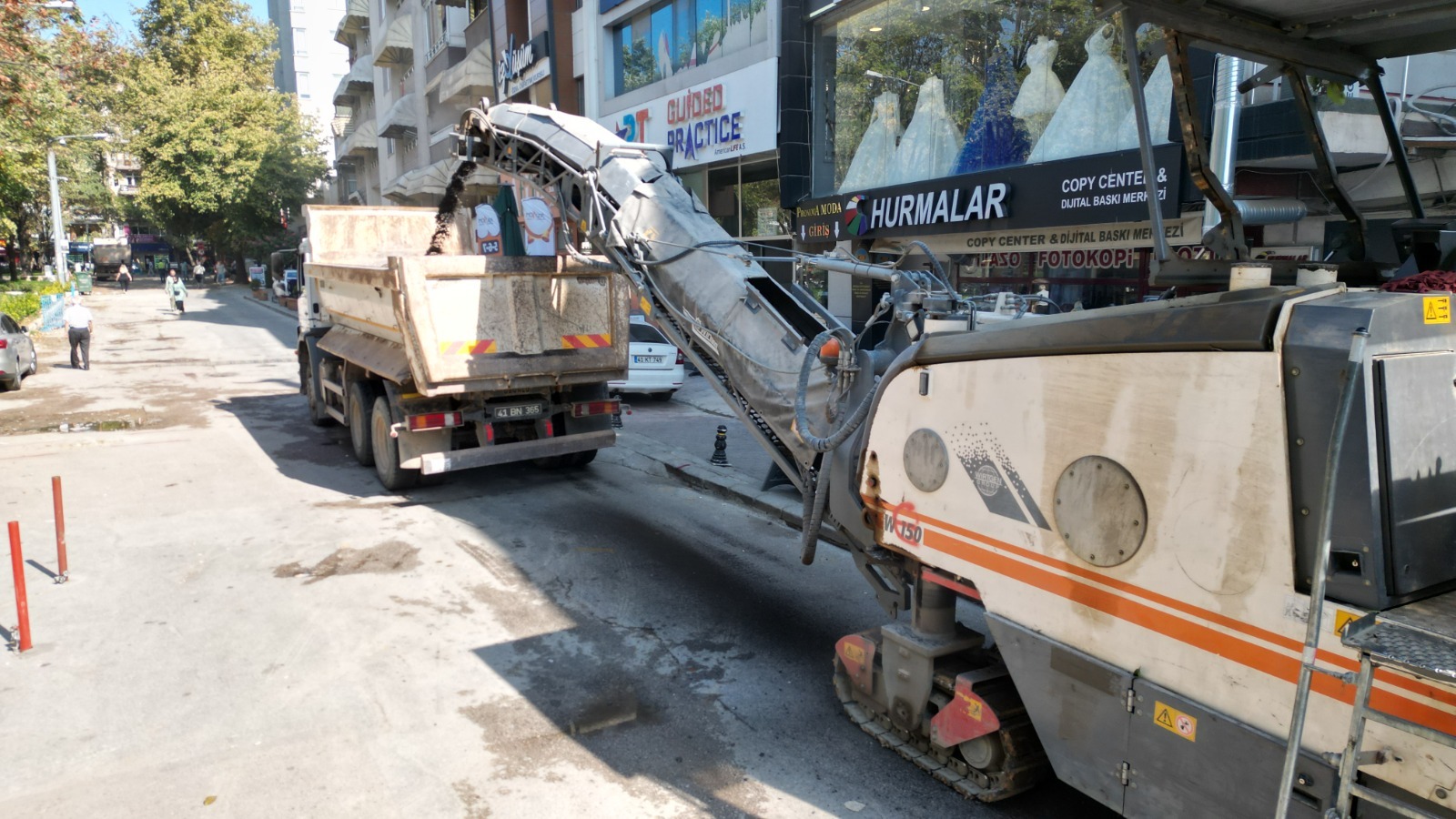 İzmit Belediyesi Mimar Sinan Sokak’ta yenileme çalışmalarına başladı (6)