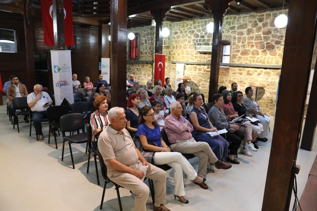 İzmit Belediyesinden 1 Eylül Dünya Barış Gününe özel şiir dinletisi (10)