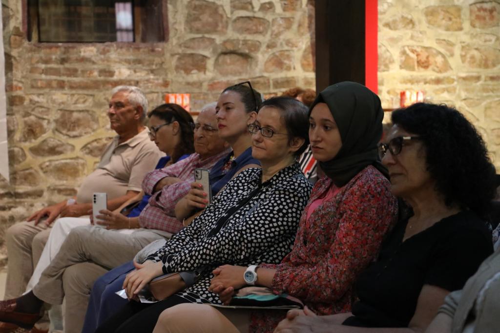 İzmit Belediyesinden 1 Eylül Dünya Barış Gününe özel şiir dinletisi (6)