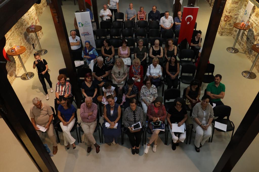 İzmit Belediyesinden 1 Eylül Dünya Barış Gününe özel şiir dinletisi (9)