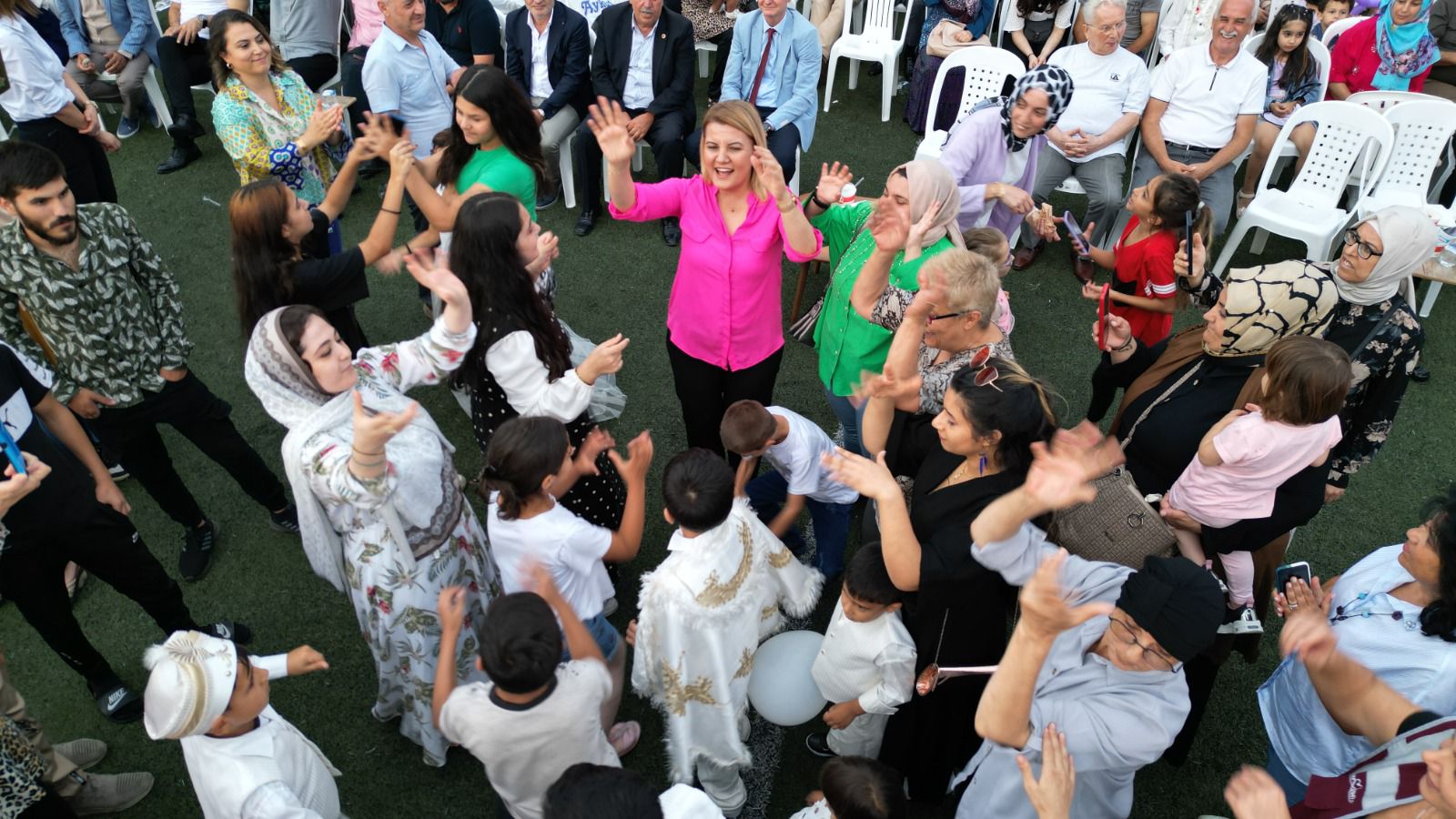 Izmitli çocuklar ve aileleri geleneksel toplu sünnet söleninde doyasiya eglendi (18)