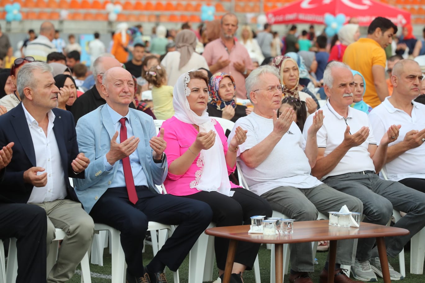 Izmitli çocuklar ve aileleri geleneksel toplu sünnet söleninde doyasiya eglendi (2)
