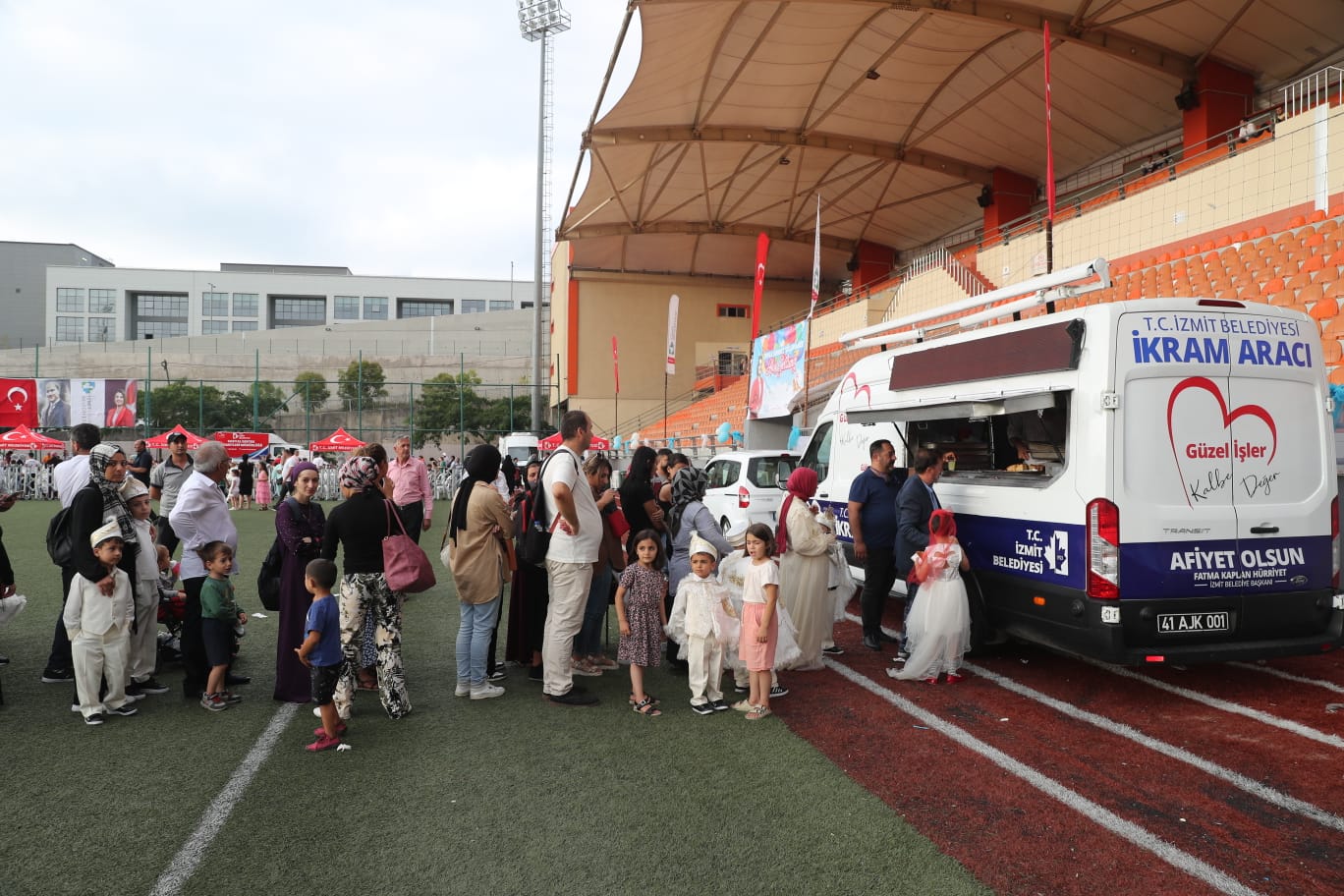 Izmitli çocuklar ve aileleri geleneksel toplu sünnet söleninde doyasiya eglendi (20)