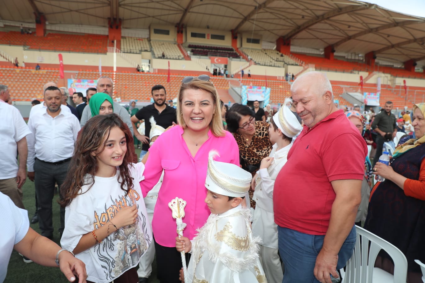 Izmitli çocuklar ve aileleri geleneksel toplu sünnet söleninde doyasiya eglendi (25)