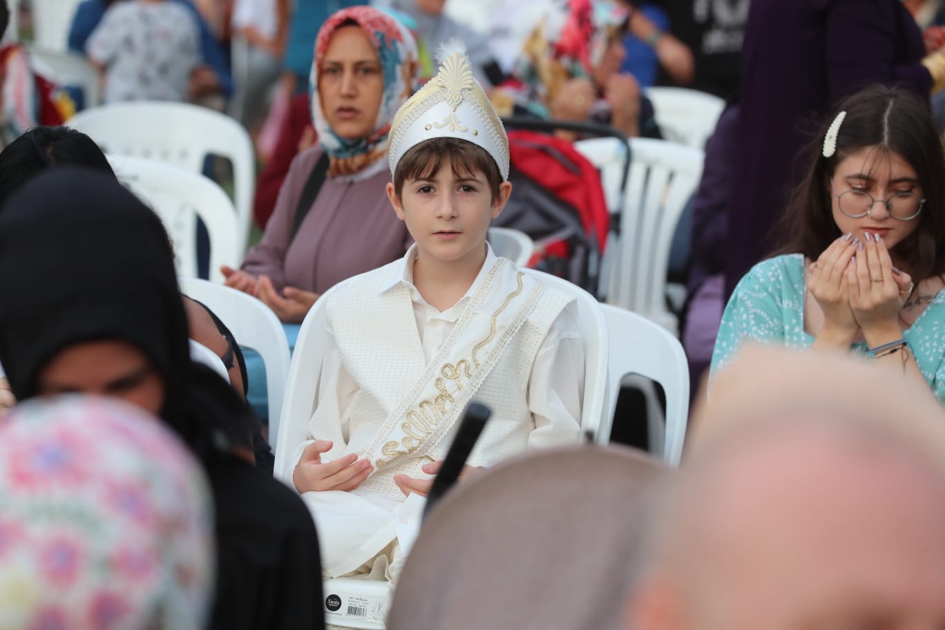 Izmitli çocuklar ve aileleri geleneksel toplu sünnet söleninde doyasiya eglendi (6)