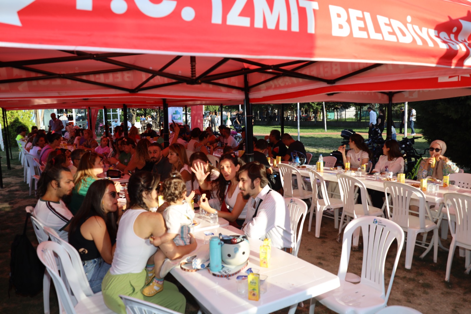Süslü Kadınlar Bisiklet Turu, İzmit’te renkli görüntüler oluşturdu (11)