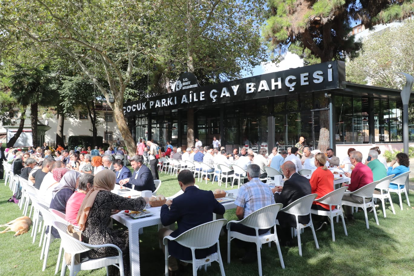 Yenilenen Çocuk Parkı Aile Çay Bahçesinde Başkan Hürriyet’ten vefa buluşması (5)