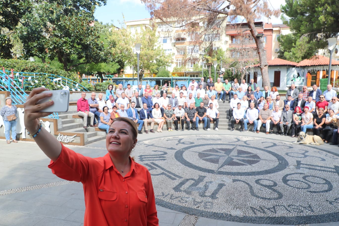 Yenilenen Çocuk Parkı Aile Çay Bahçesinde Başkan Hürriyet’ten vefa buluşması (8)