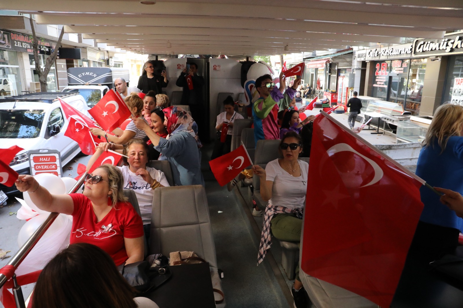 100. Yıl Şehir Turu ile bayram coşkusu kenti sardı (10)