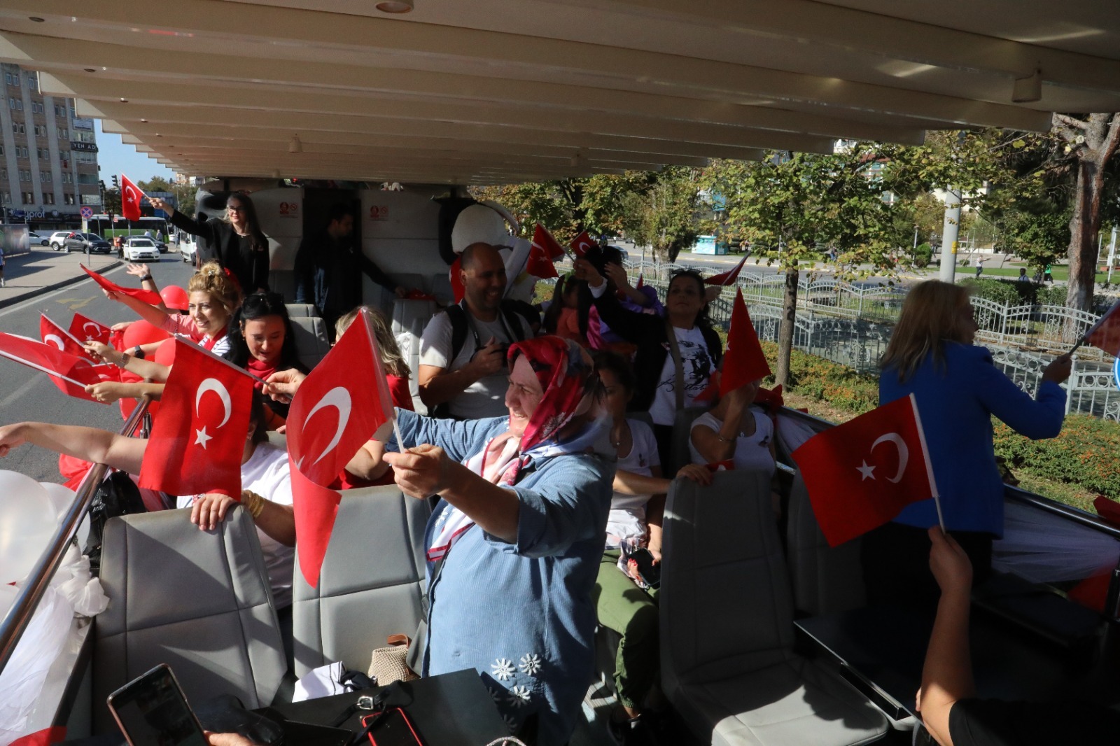 100. Yıl Şehir Turu ile bayram coşkusu kenti sardı (13)