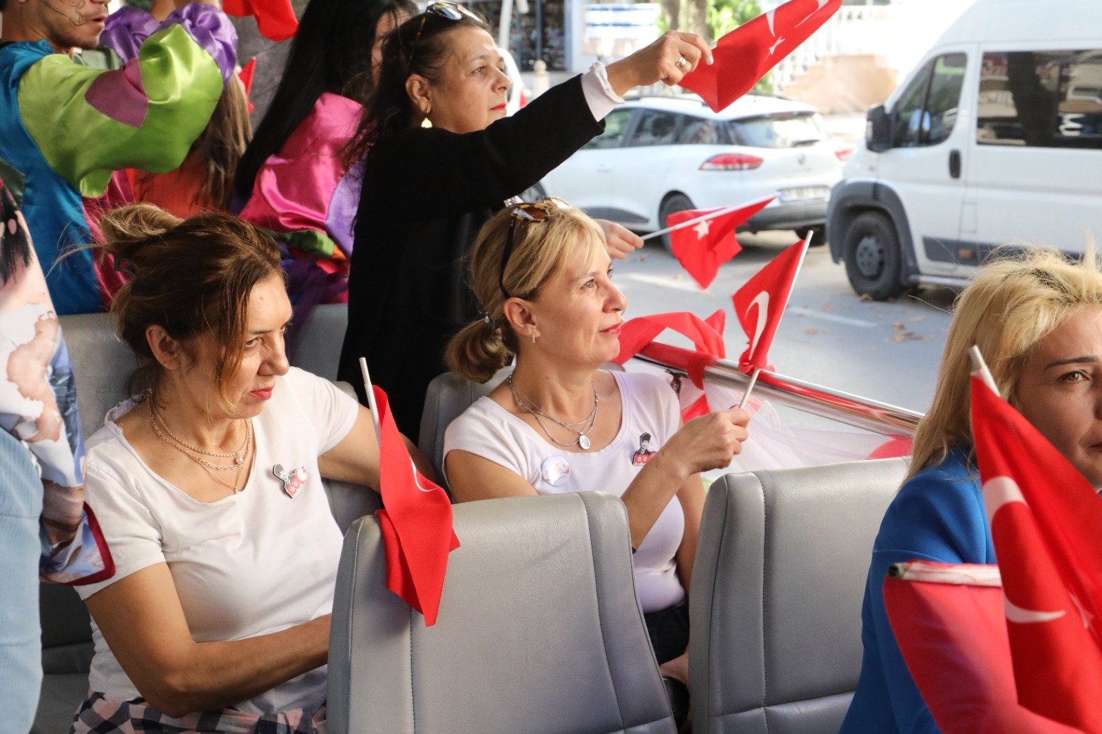 100. Yıl Şehir Turu ile bayram coşkusu kenti sardı (3)