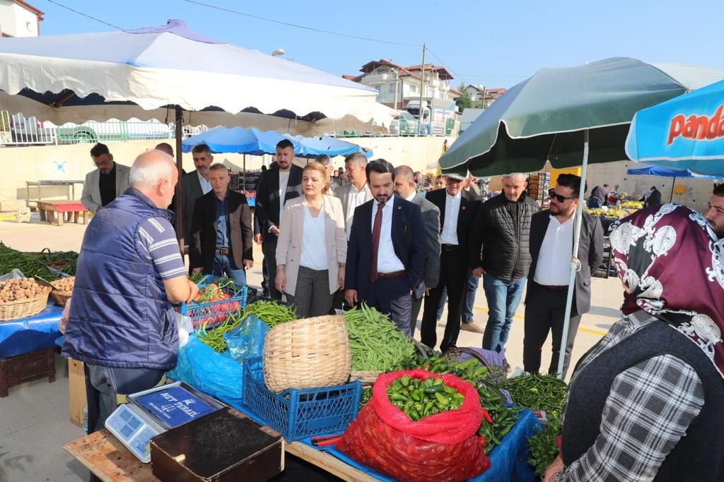 Baskan Hürriyet, Tüysüzler Pazar Alani'ni Pazarci esnafiyla açti (2)